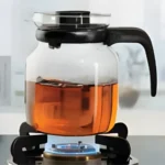 CARAFE WITH STRAINER IN LID